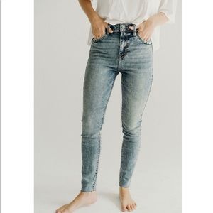 Carly Jean Los Angelos Monroe Jeans